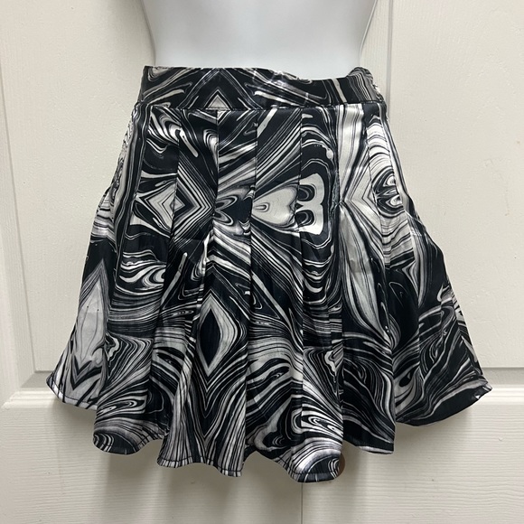 Born Honey Marbled Pleated Mini Skirt - Picture 8 of 11